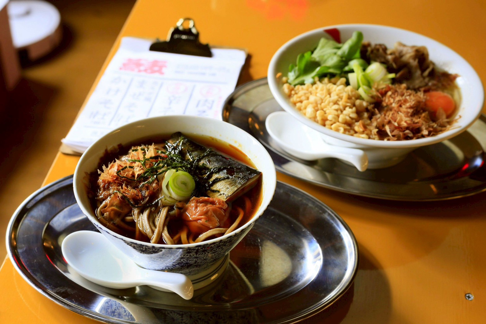 ソバージュの空間 - ストリートスタイルの立ち食い蕎麦屋